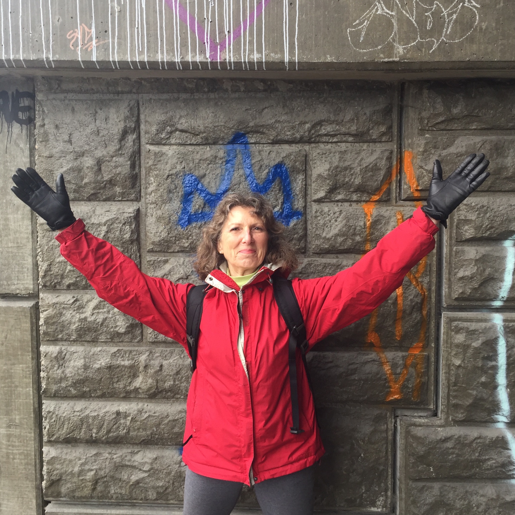 Queen Joette, gesturing 