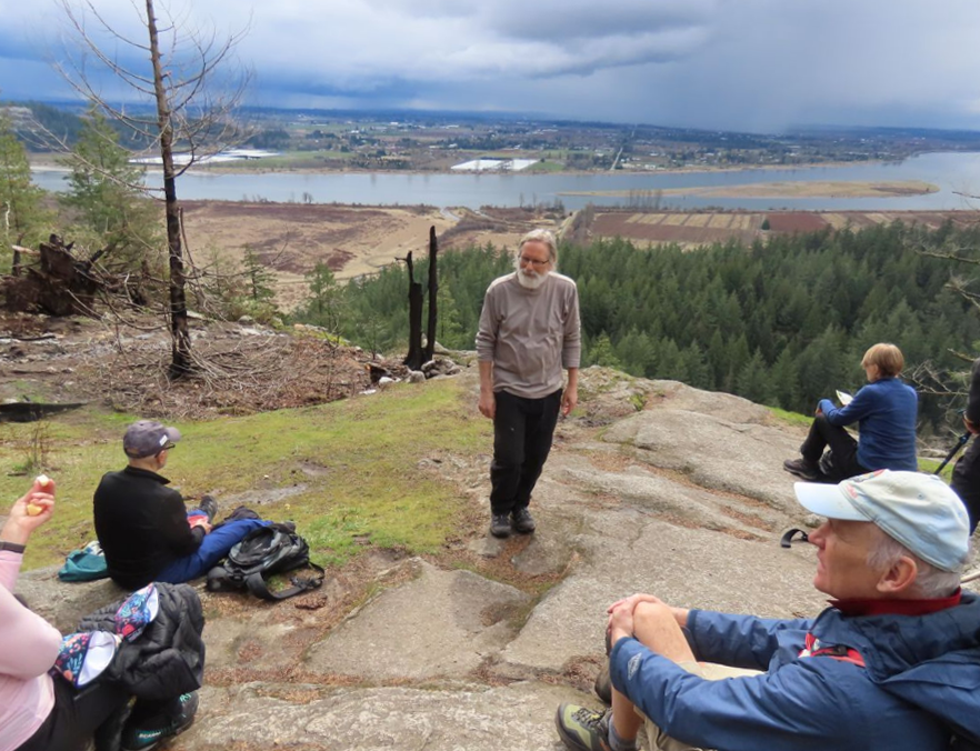 Dave addresses the troops