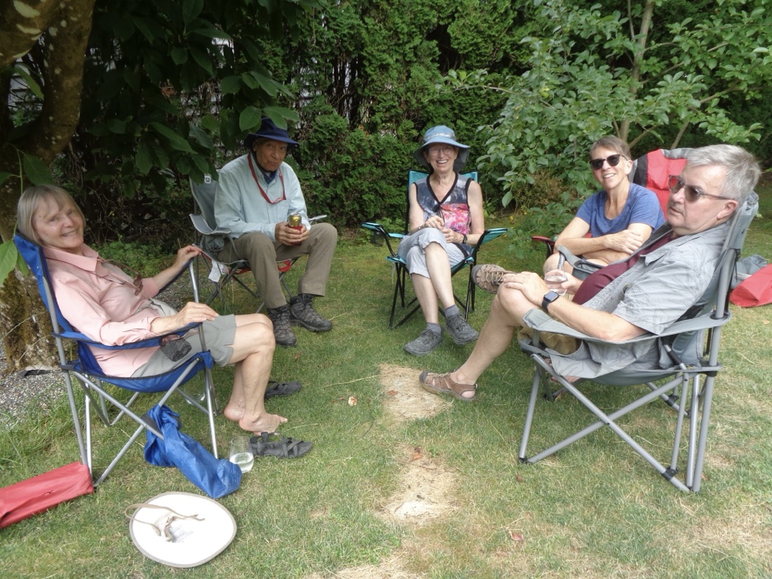 Lounging: Jean, Moe, Annie, Carol, Sandy
