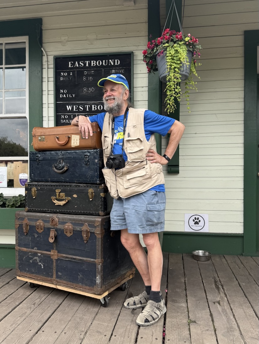 Leaning on the left luggage