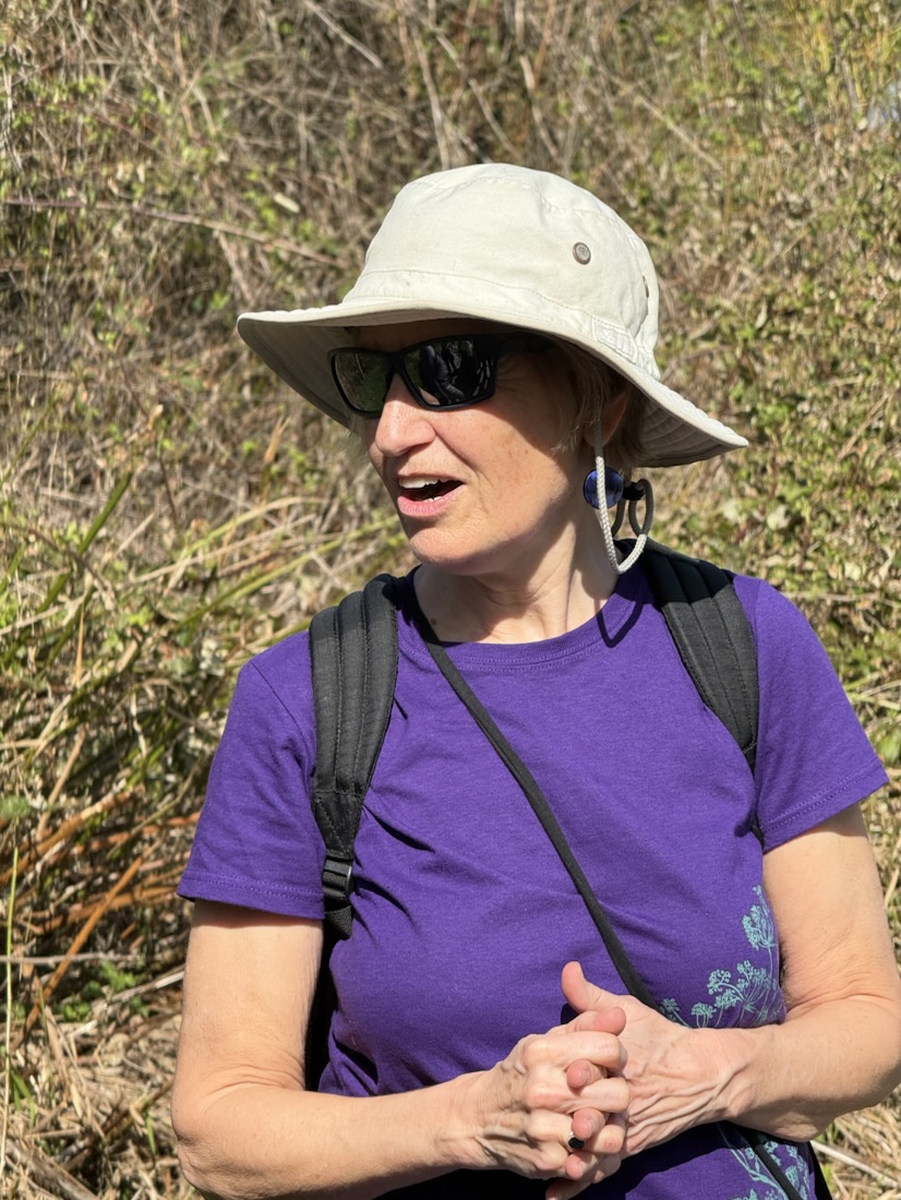 Leader Jan describes the route