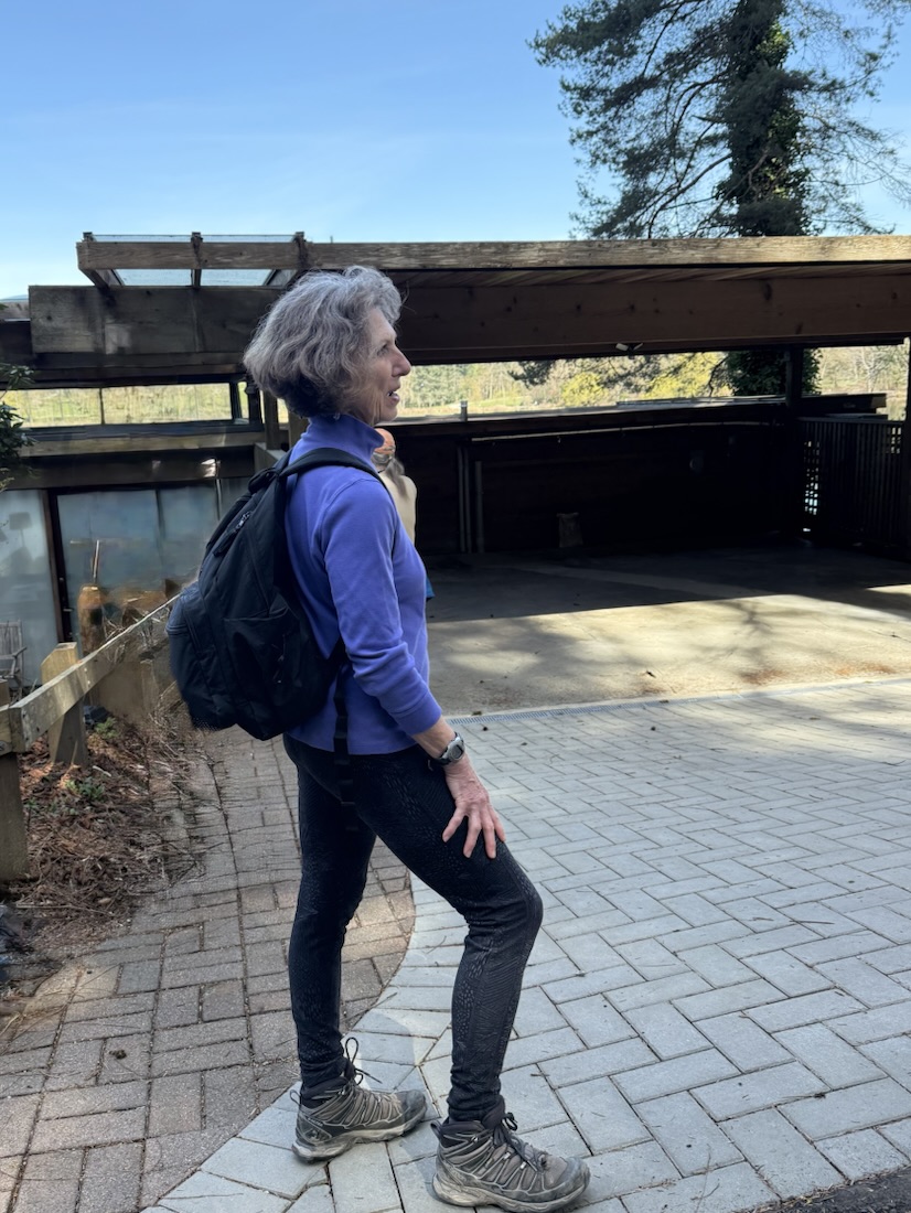 Joette describes the house